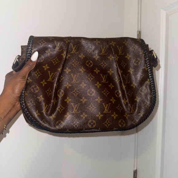 ✅Authentic Louis Vuitton Menilmontant MM - Picture 9 of 16